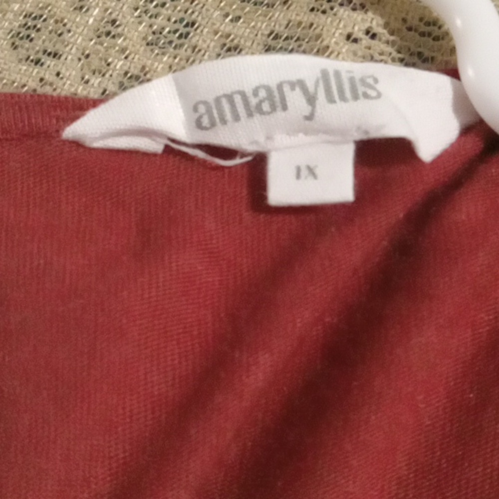 Women's top by amarillis - Picture 8 of 8